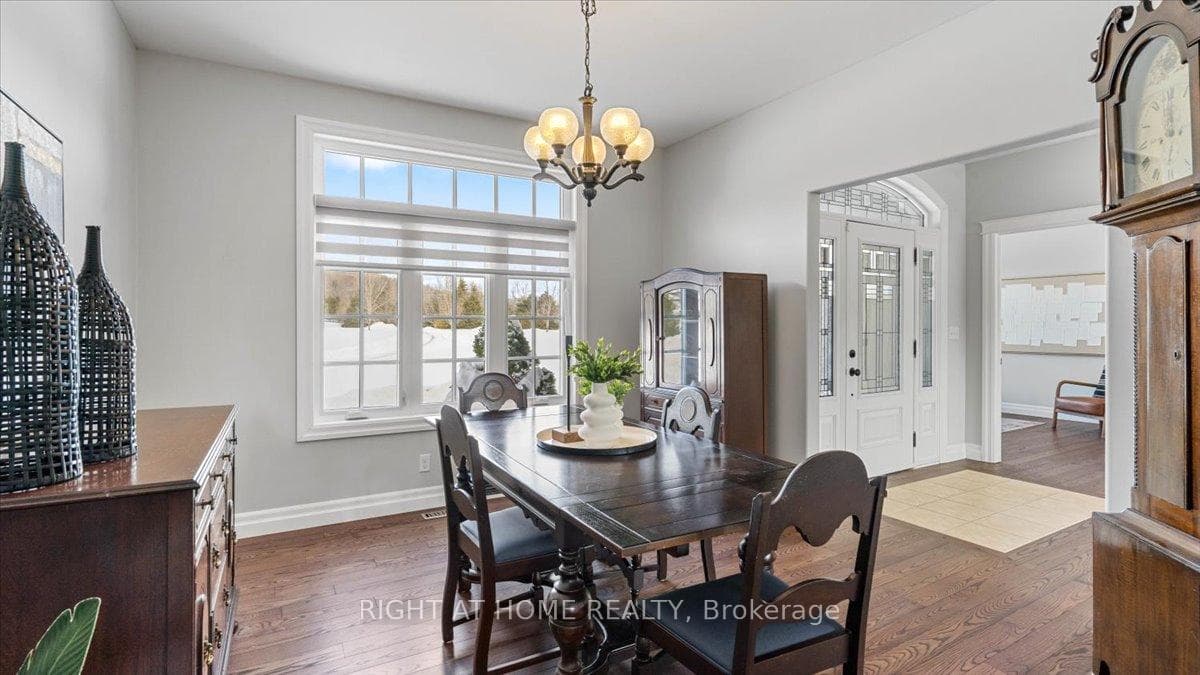 Dining Room W/Window