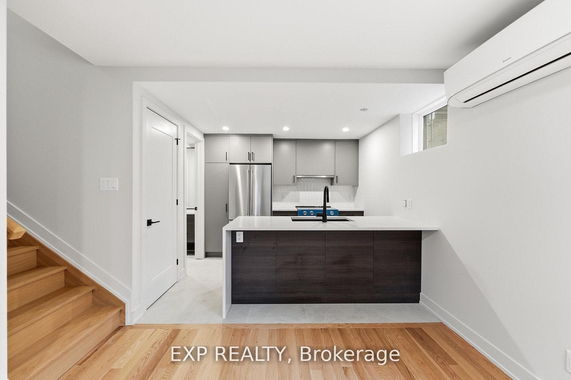 512 Roosevelt Avenue Unit A2 photo 4