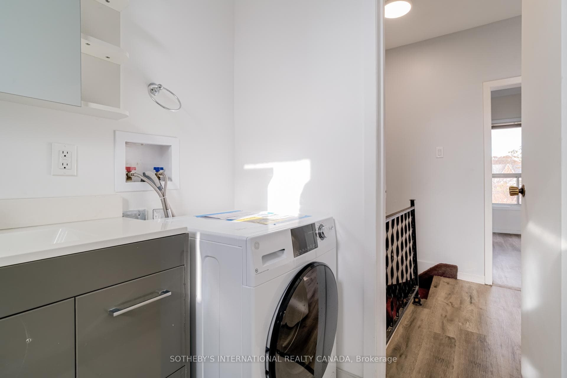 3254 Dundas Street photo 17