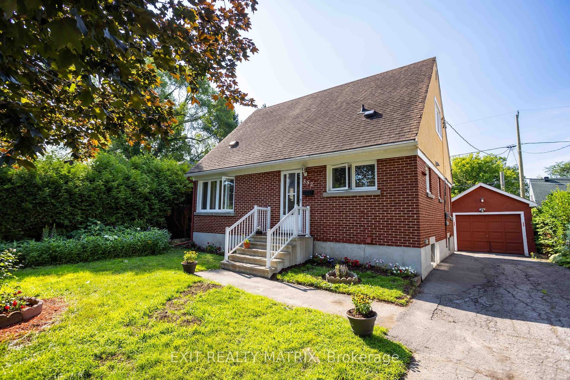 552 Dunbrack Street photo 1