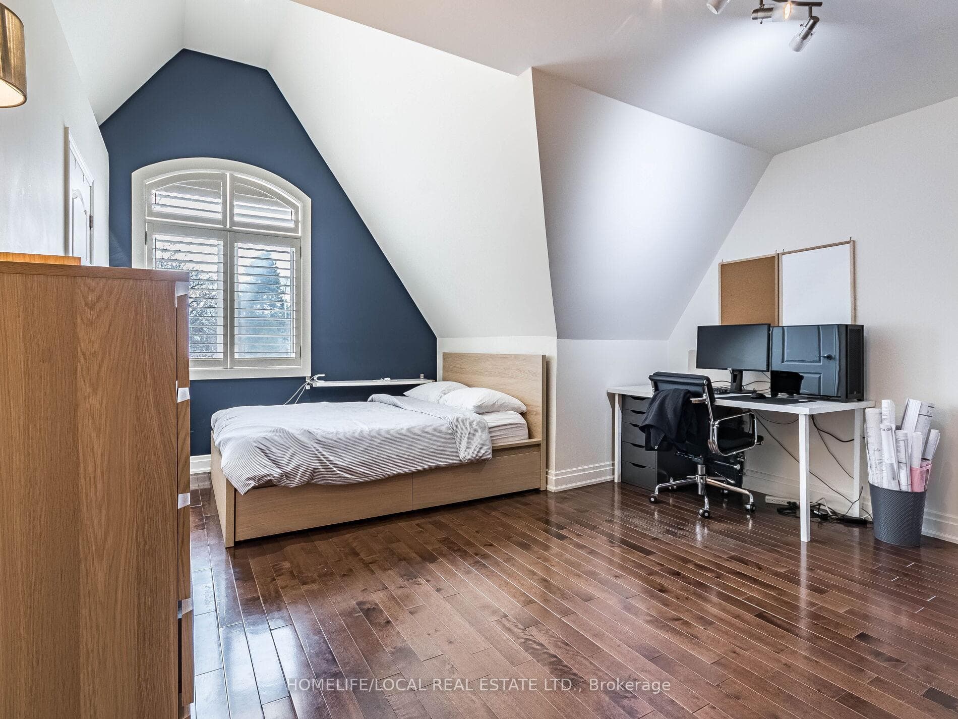 16 Acton Avenue photo 27