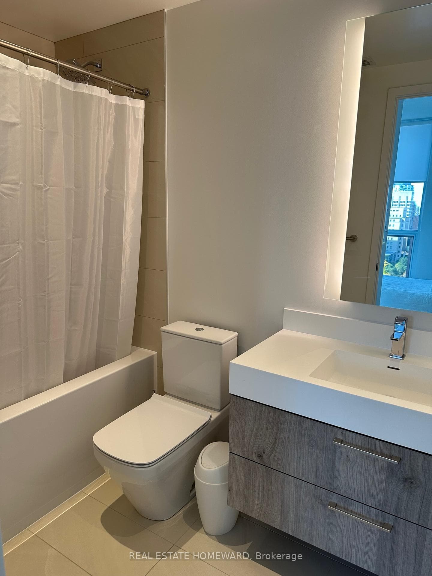 1 Yorkville Avenue Unit 1611 photo 23