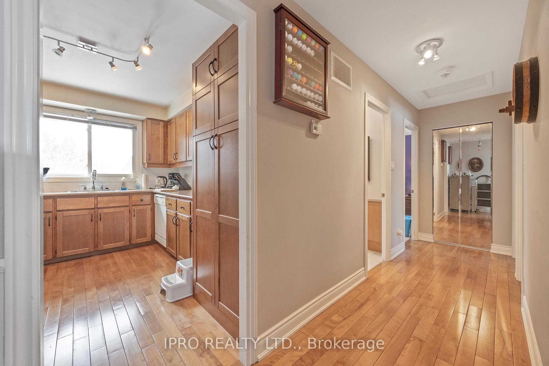 504 Stewart Street photo 11