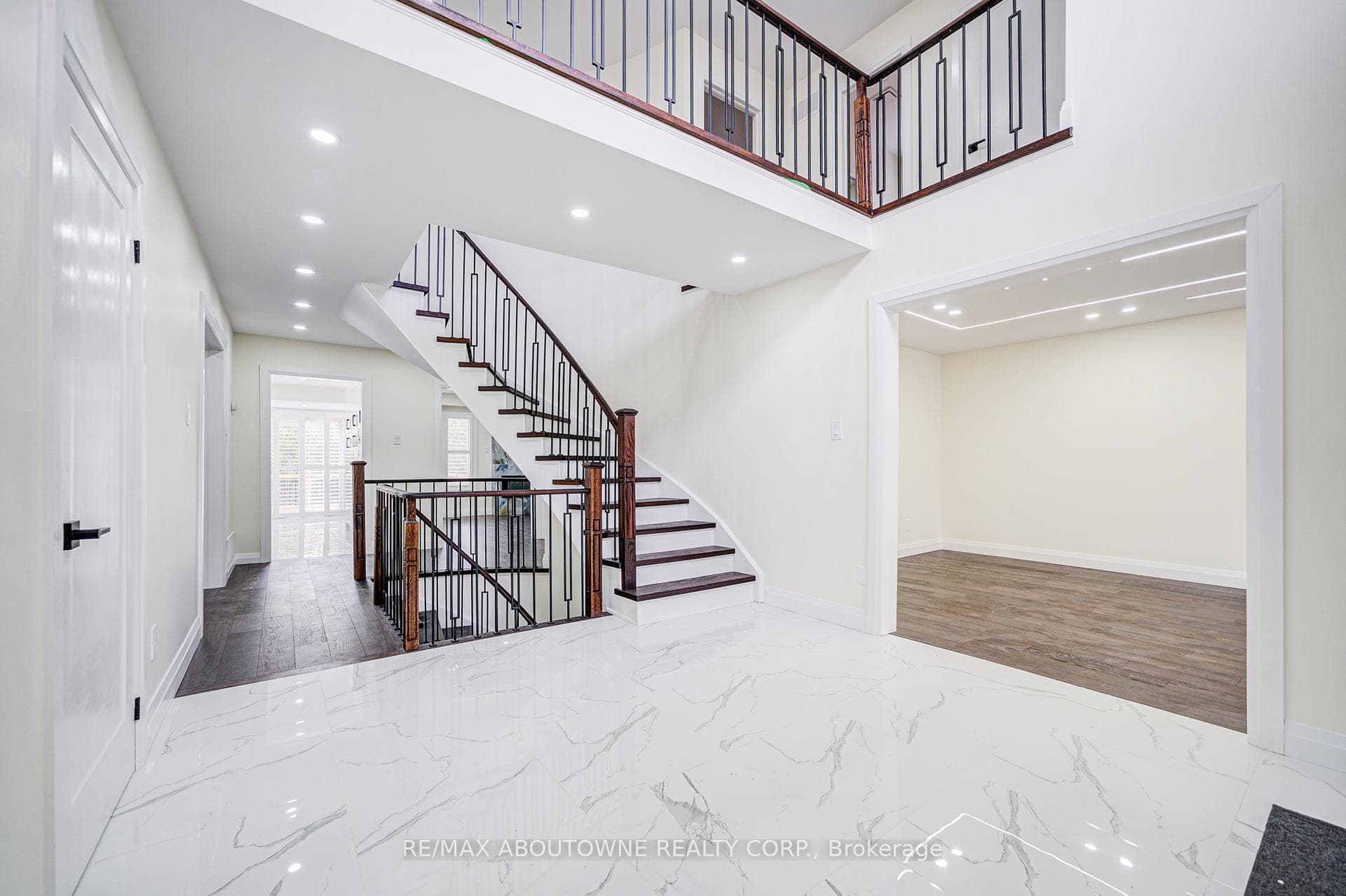 1126 Berkshire Court photo 7