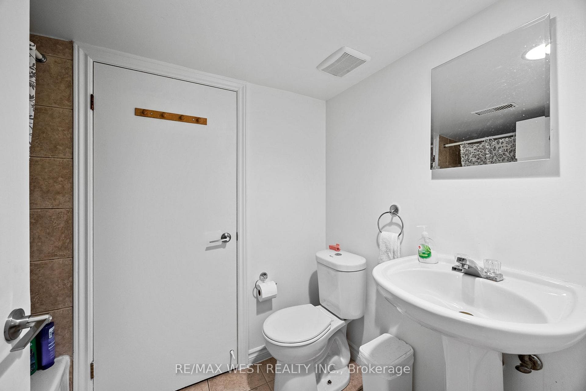 935 Bathurst Street photo 19