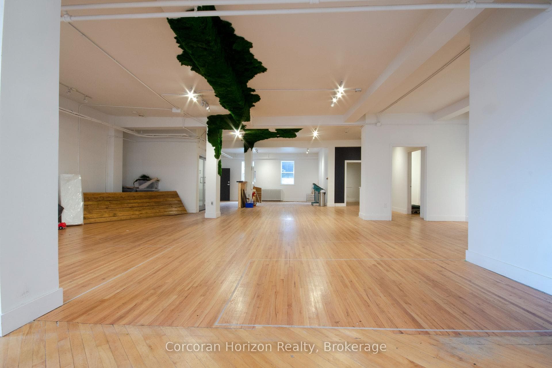 323 King Street photo 18