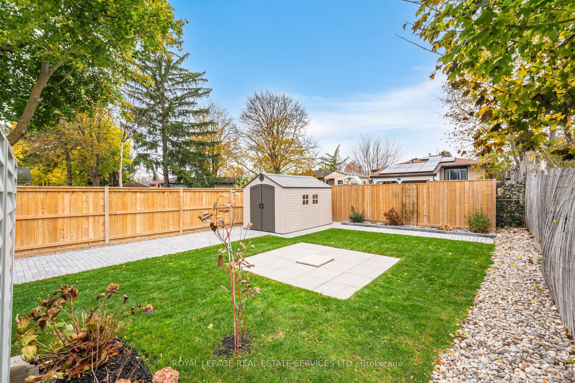 30 Burbank Place photo 39