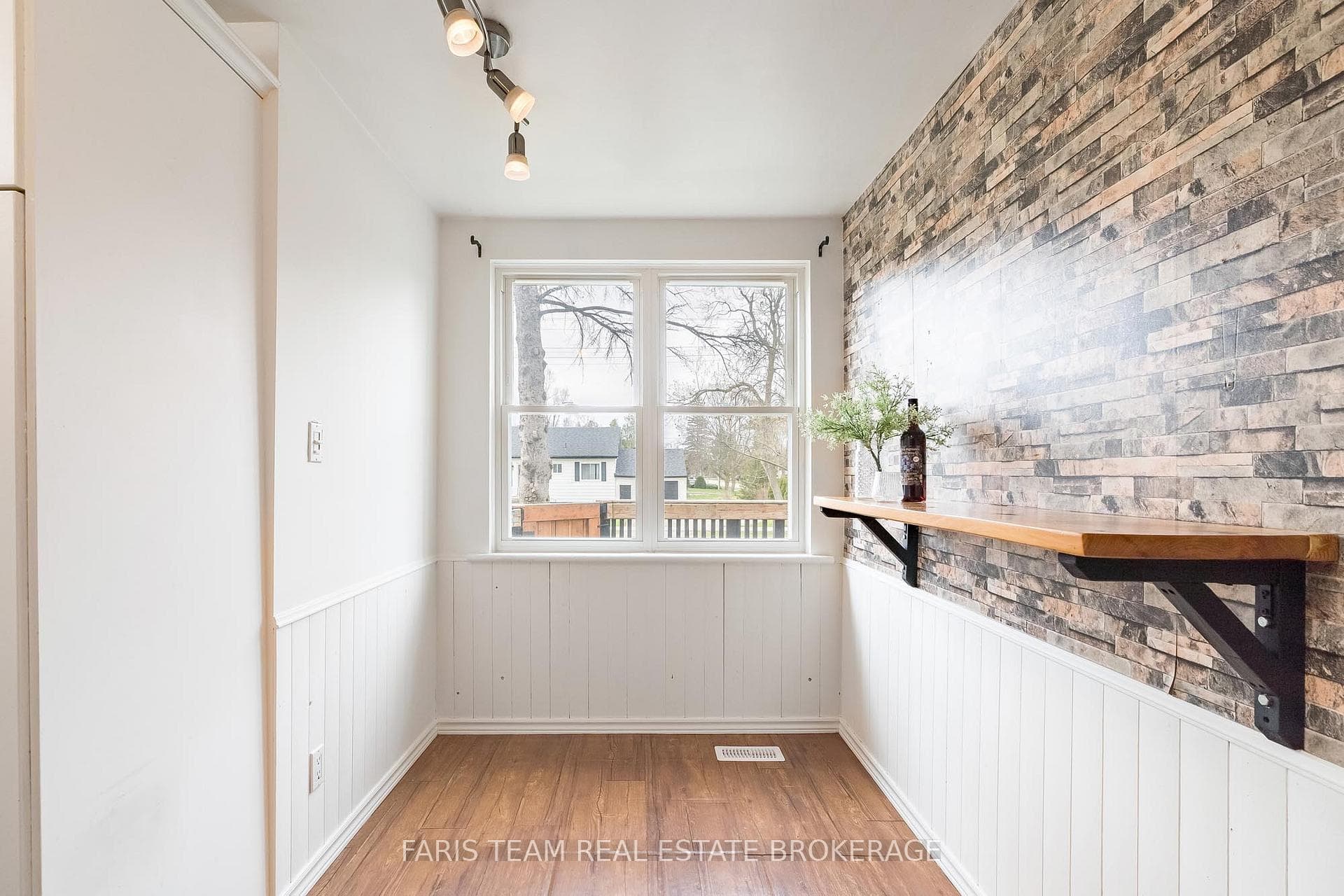 222 William Street photo 11