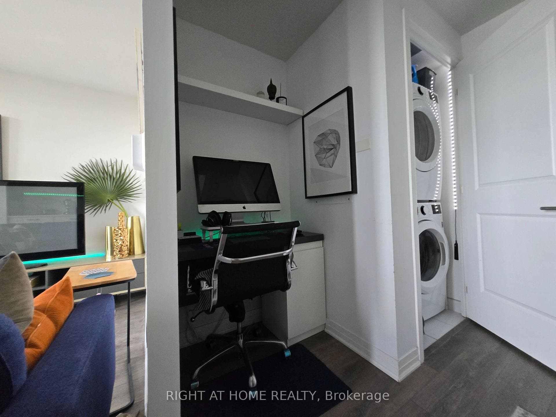 2301 Danforth Avenue Unit 715 photo 22
