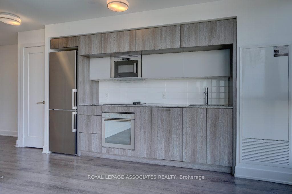 585 Bloor Street Unit 1416 photo 7