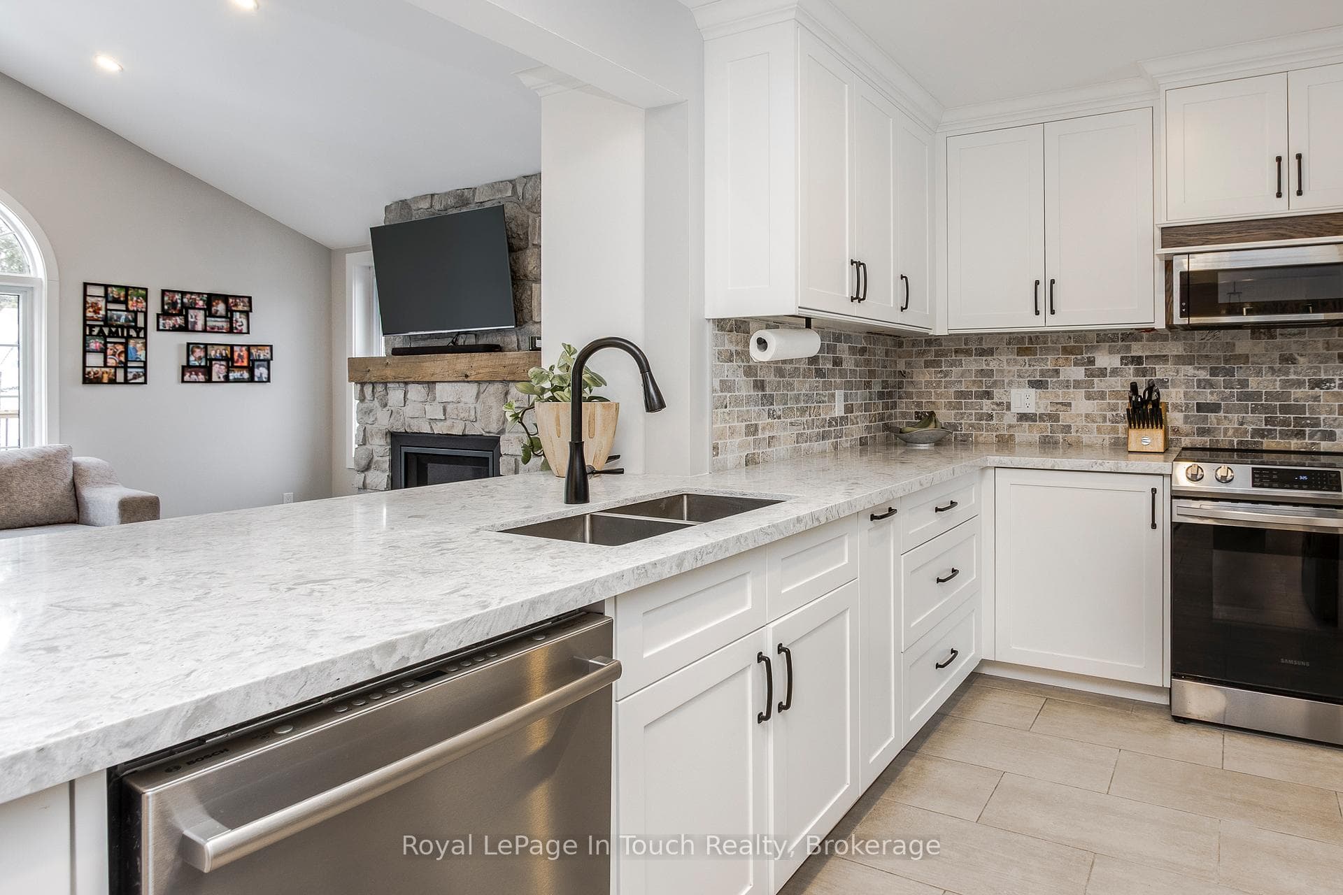 1130 Marcellus Drive photo 9