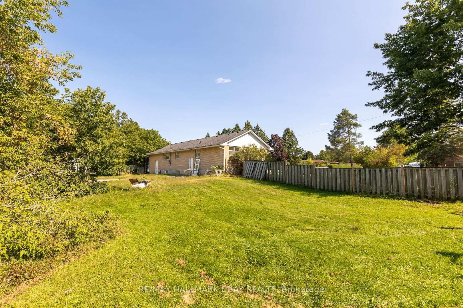 223 Calford Street photo 8