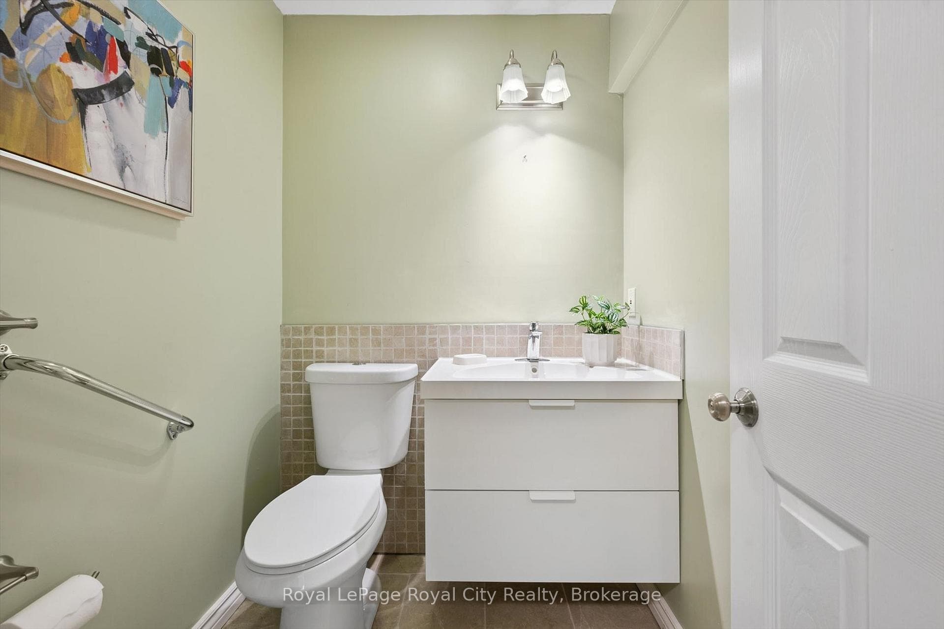 60A Eastview Road photo 32