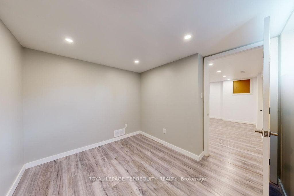 77 Glenburn Avenue photo 27
