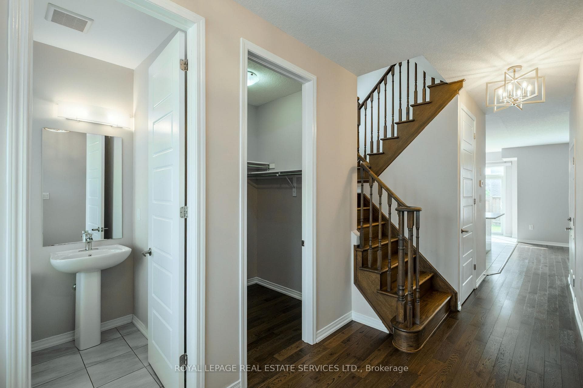 152 Munro Circle photo 12