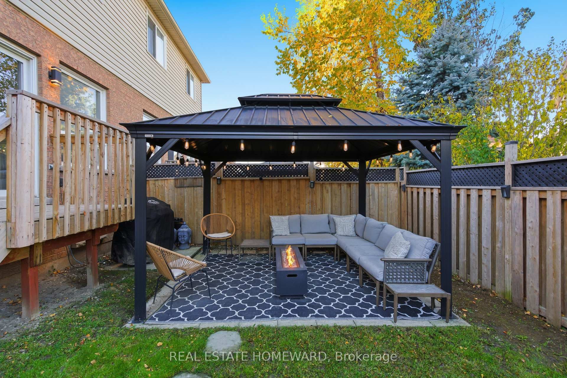 996 Donnelly Street photo 35