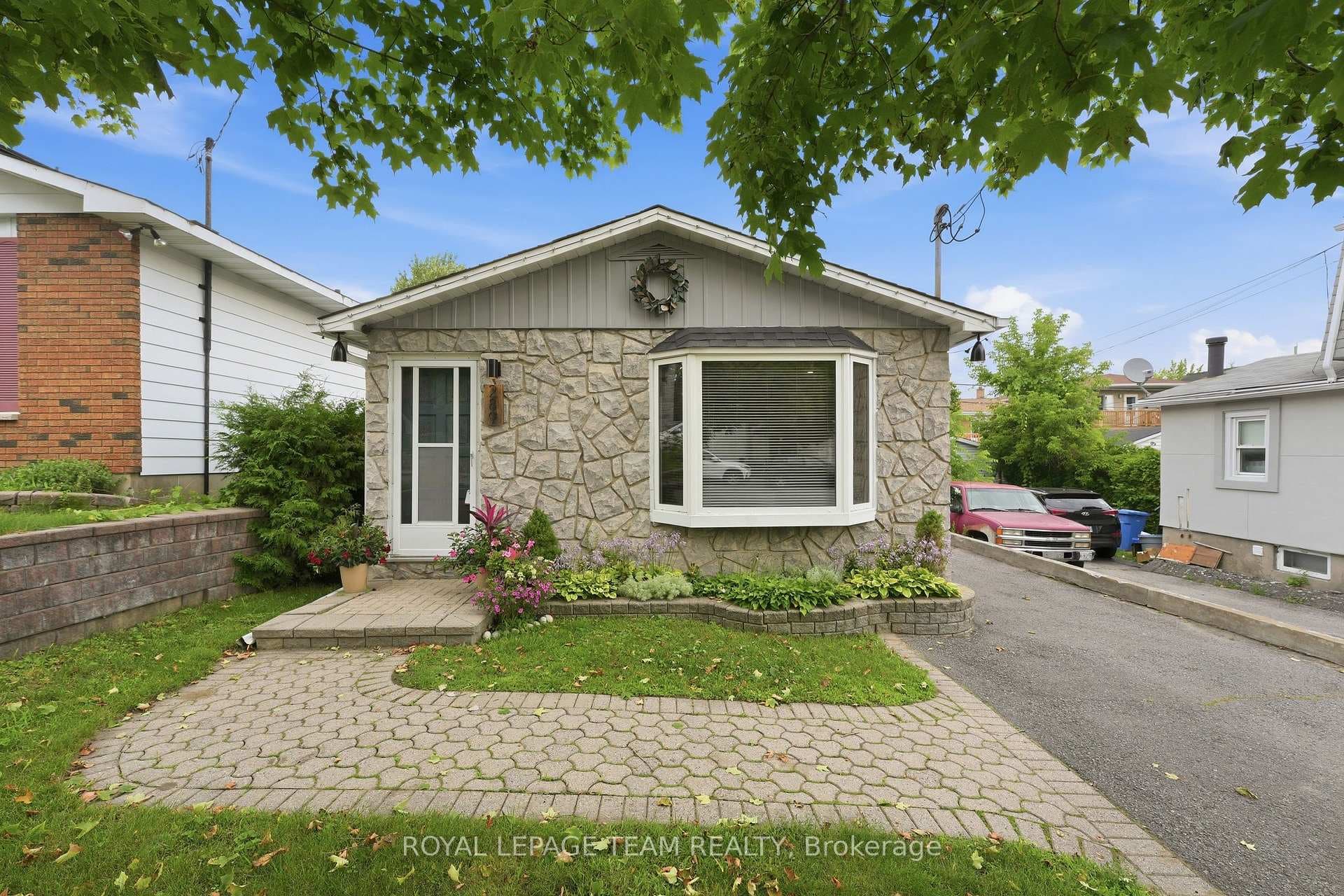 289 Montfort Street photo 3