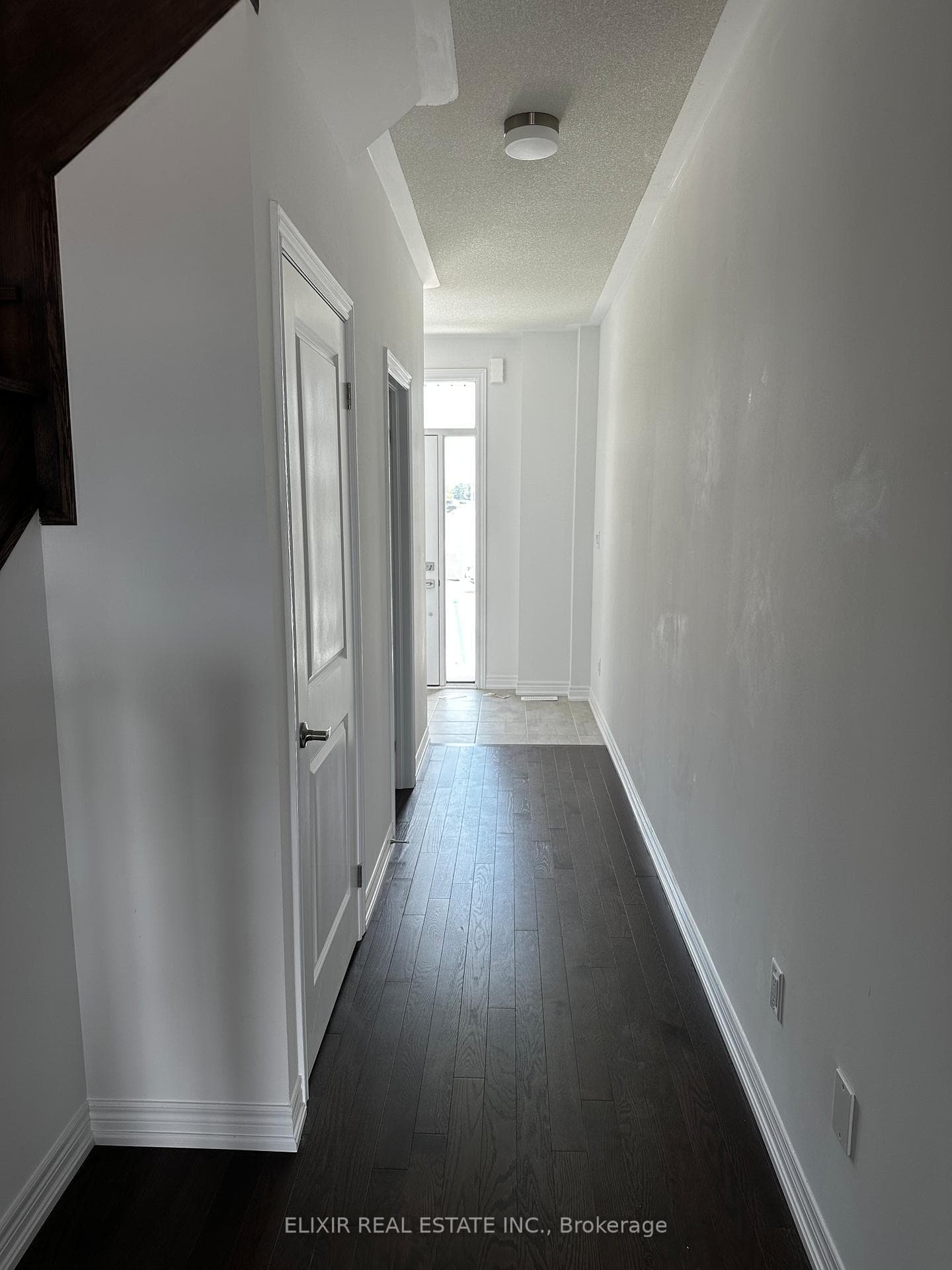 141 Fenchurch Manor photo 4
