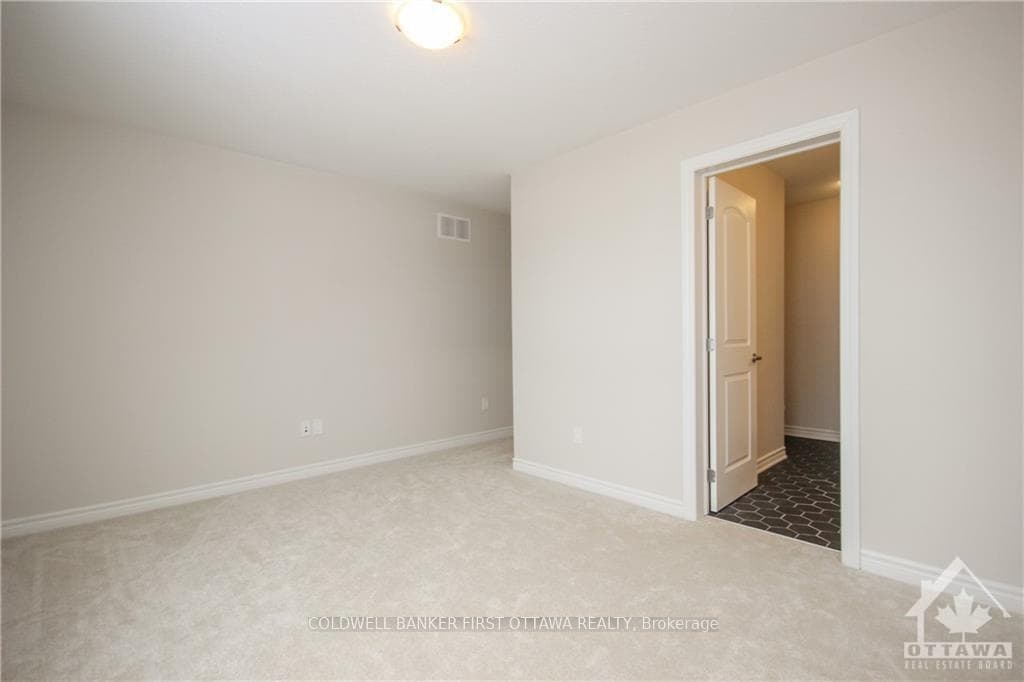 72 FOCALITY Crescent photo 19