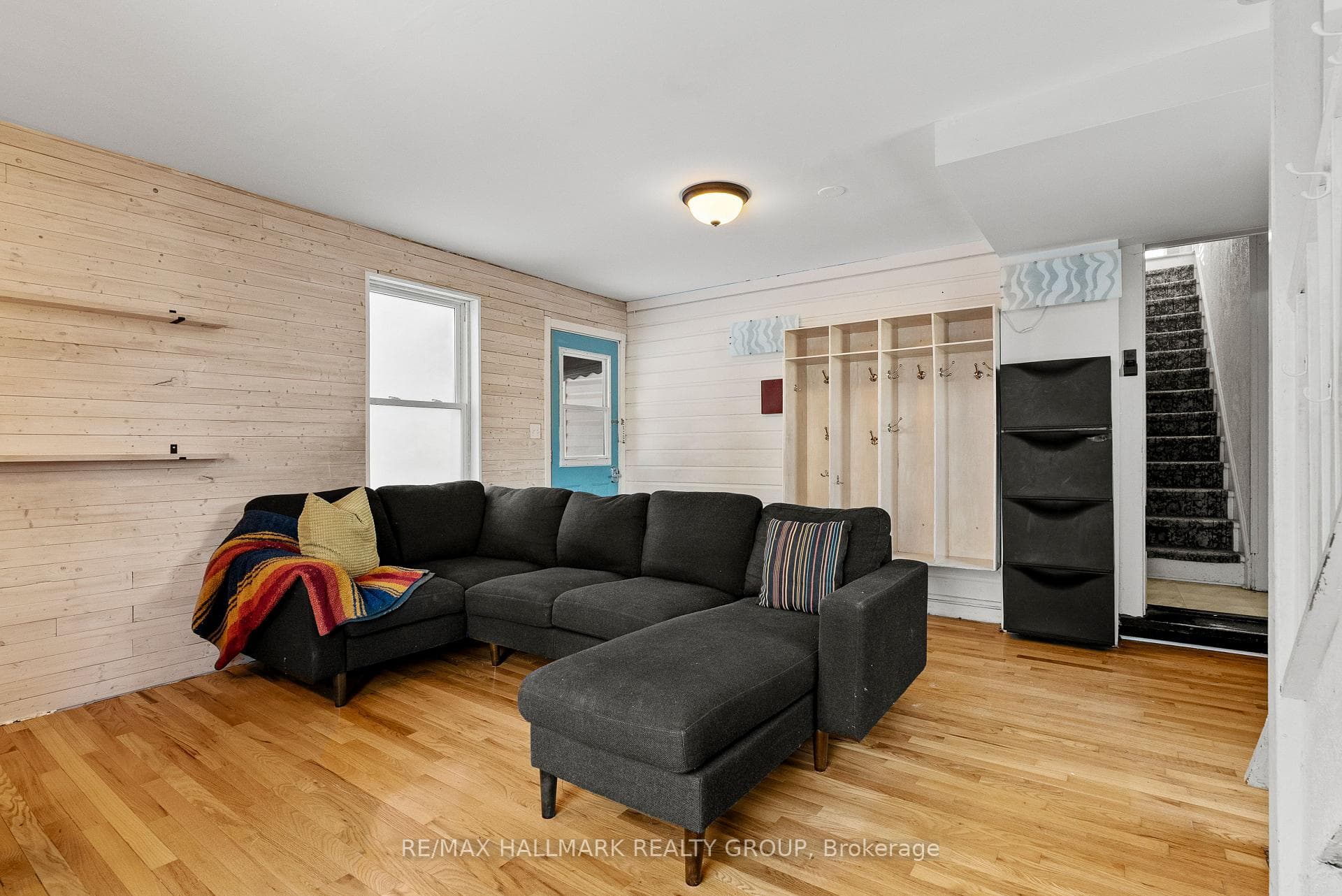 523 St Lawrence Street photo 8