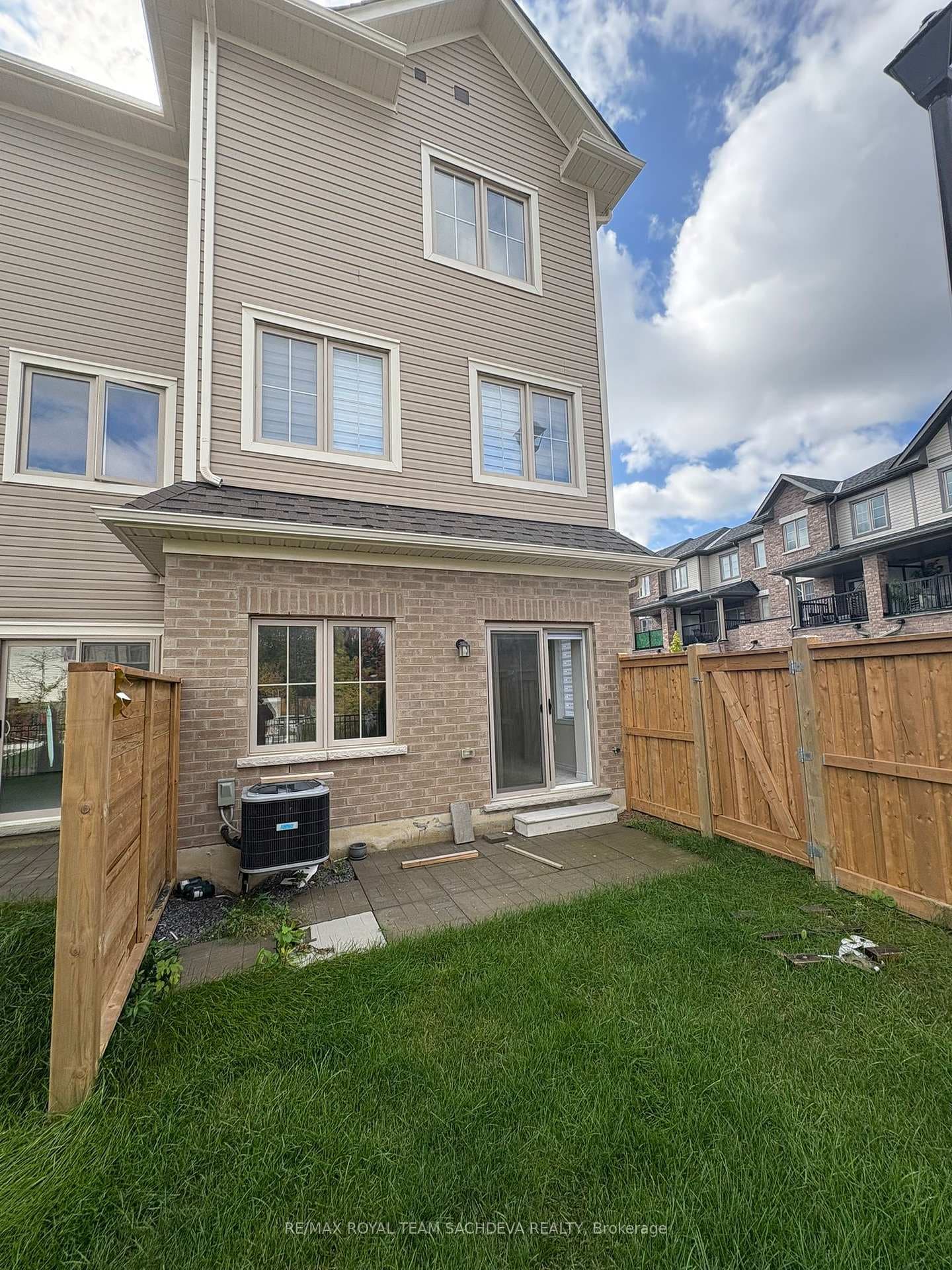 2 Malone Lane photo 36