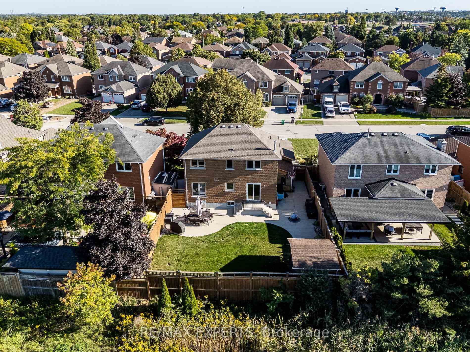20 Foxchase Drive photo 46