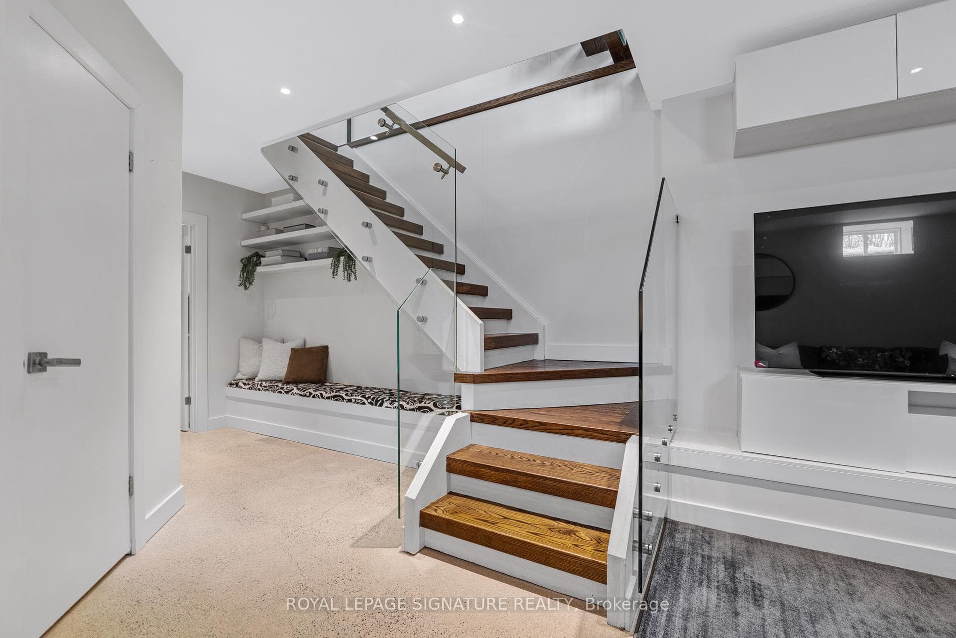 38 Bastedo Avenue photo 30