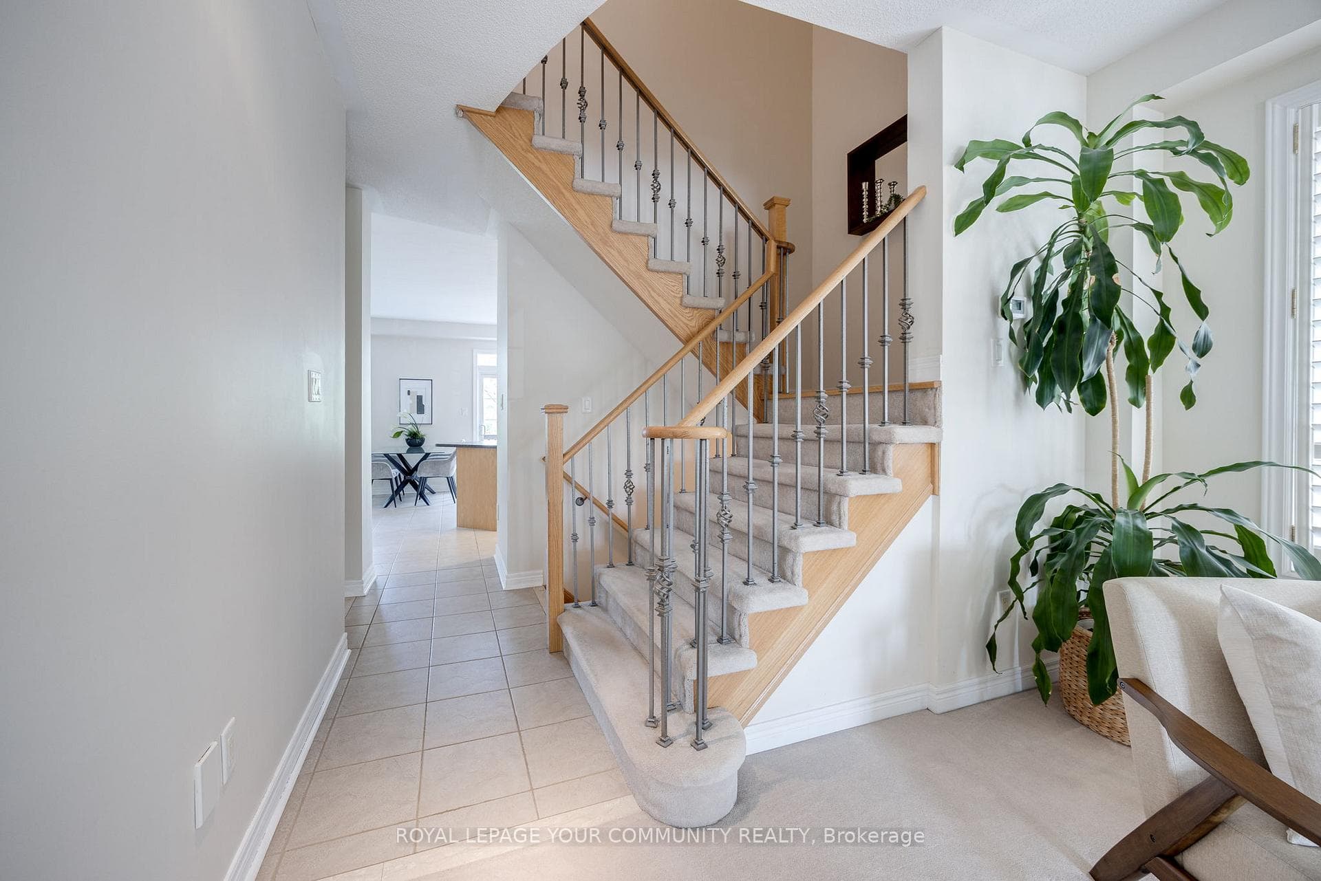 215 Kirkvalley Crescent photo 6