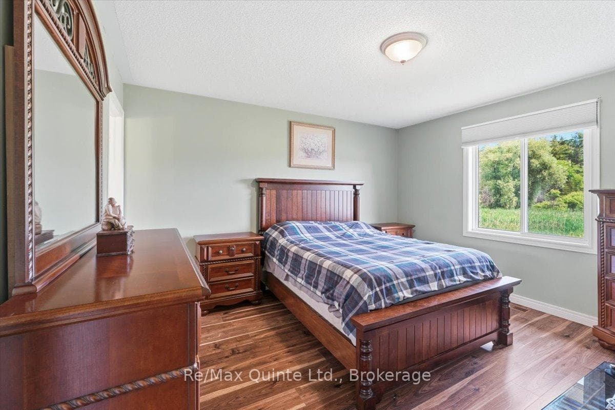 219 Helyer Road photo 16
