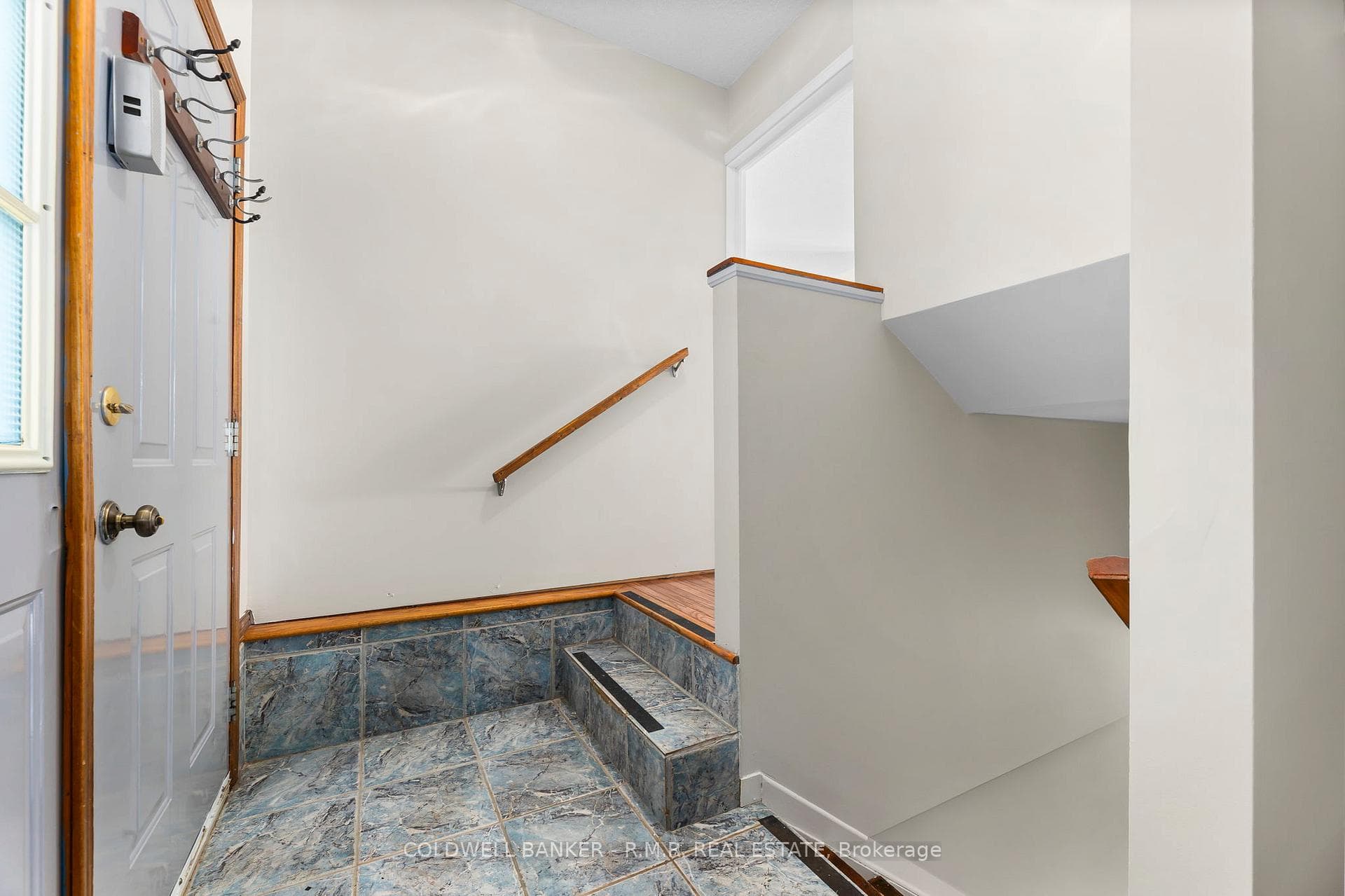 550 Angeline Street photo 9