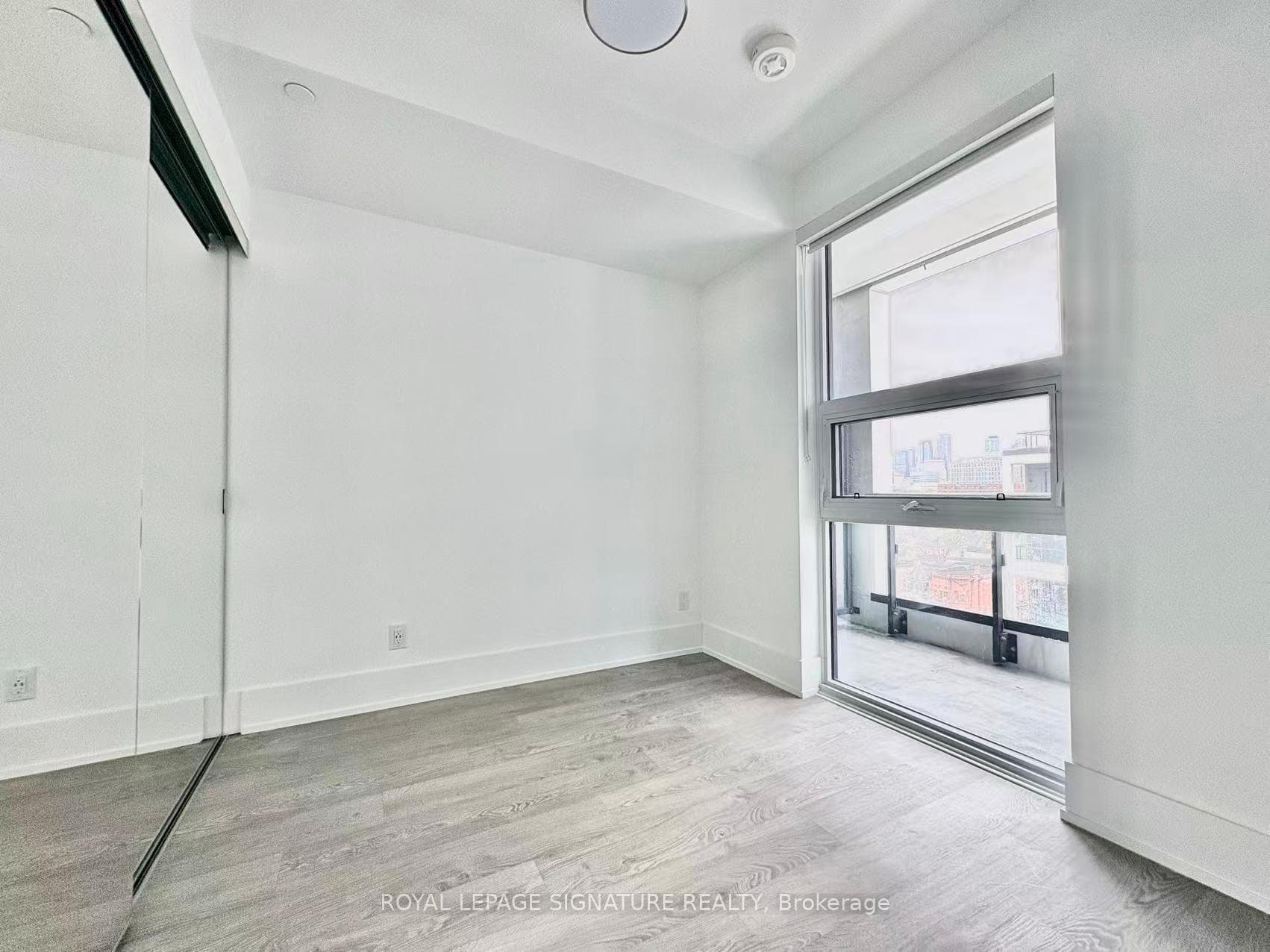 115 Denison Avenue Unit 818 photo 9