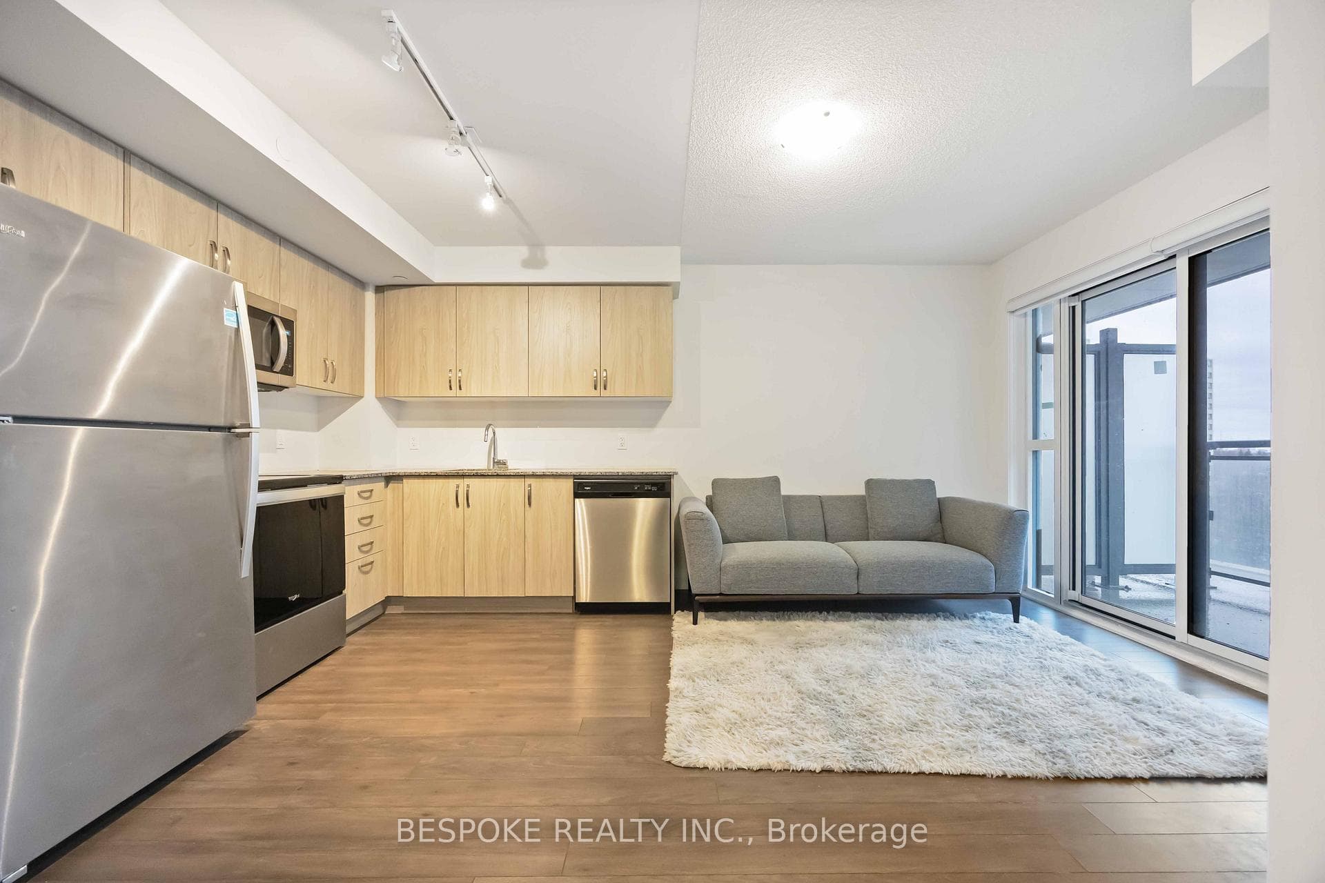 20 Meadowglen Place Unit 529 photo 9