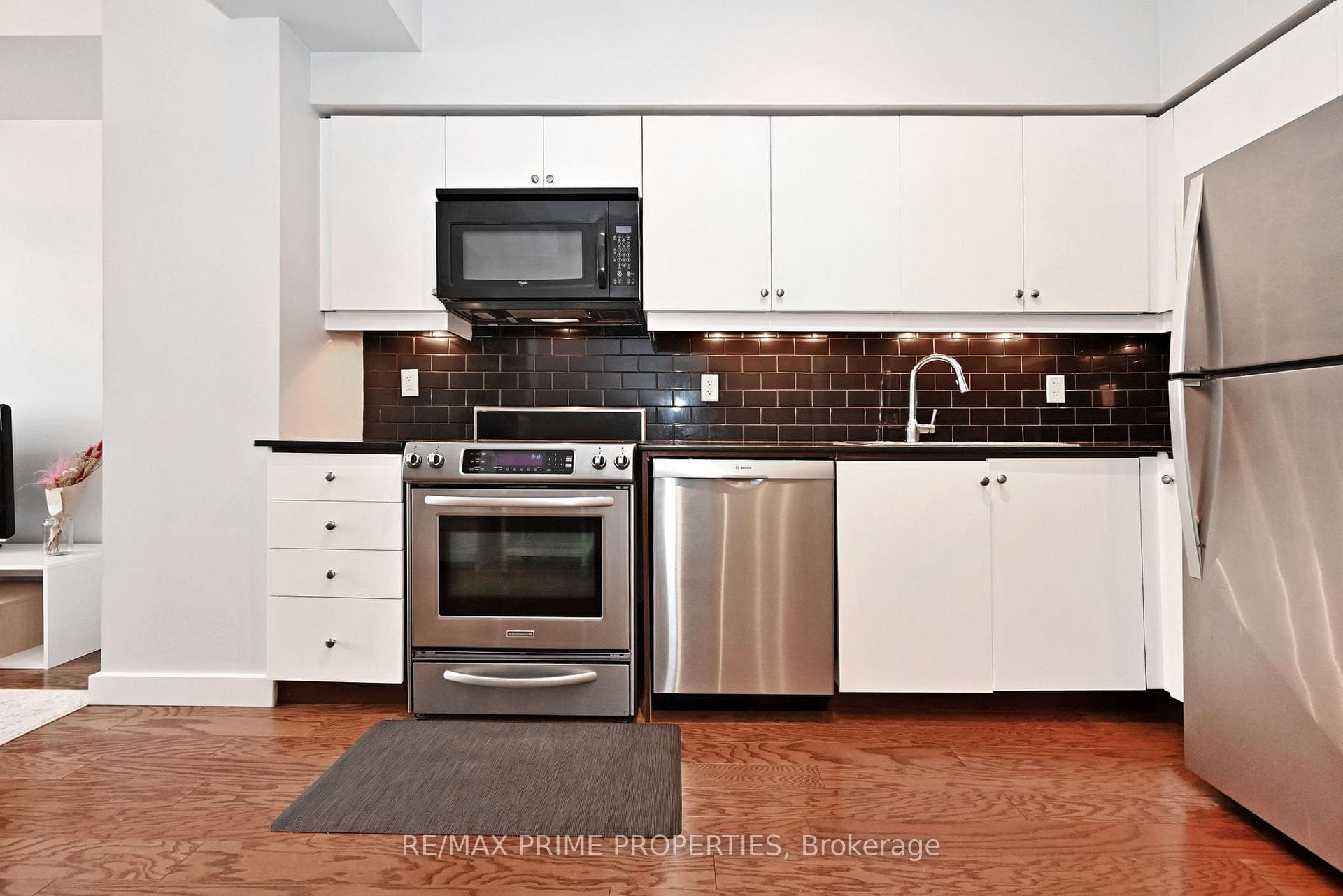 601 Kingston Road Unit 314 photo 11