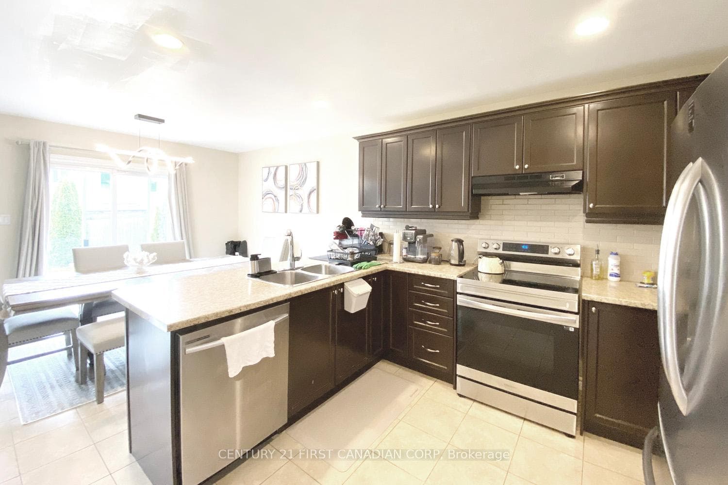 1177 SMITHER Road photo 4