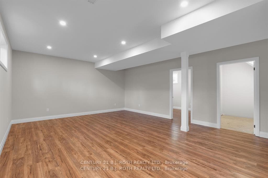 369 Mississaga Street photo 15