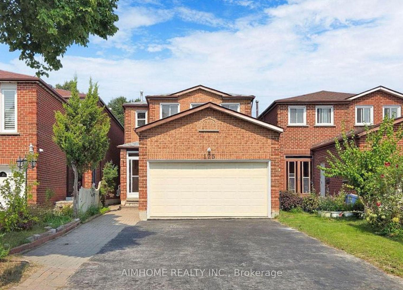 125 Roxanne Crescent photo 1