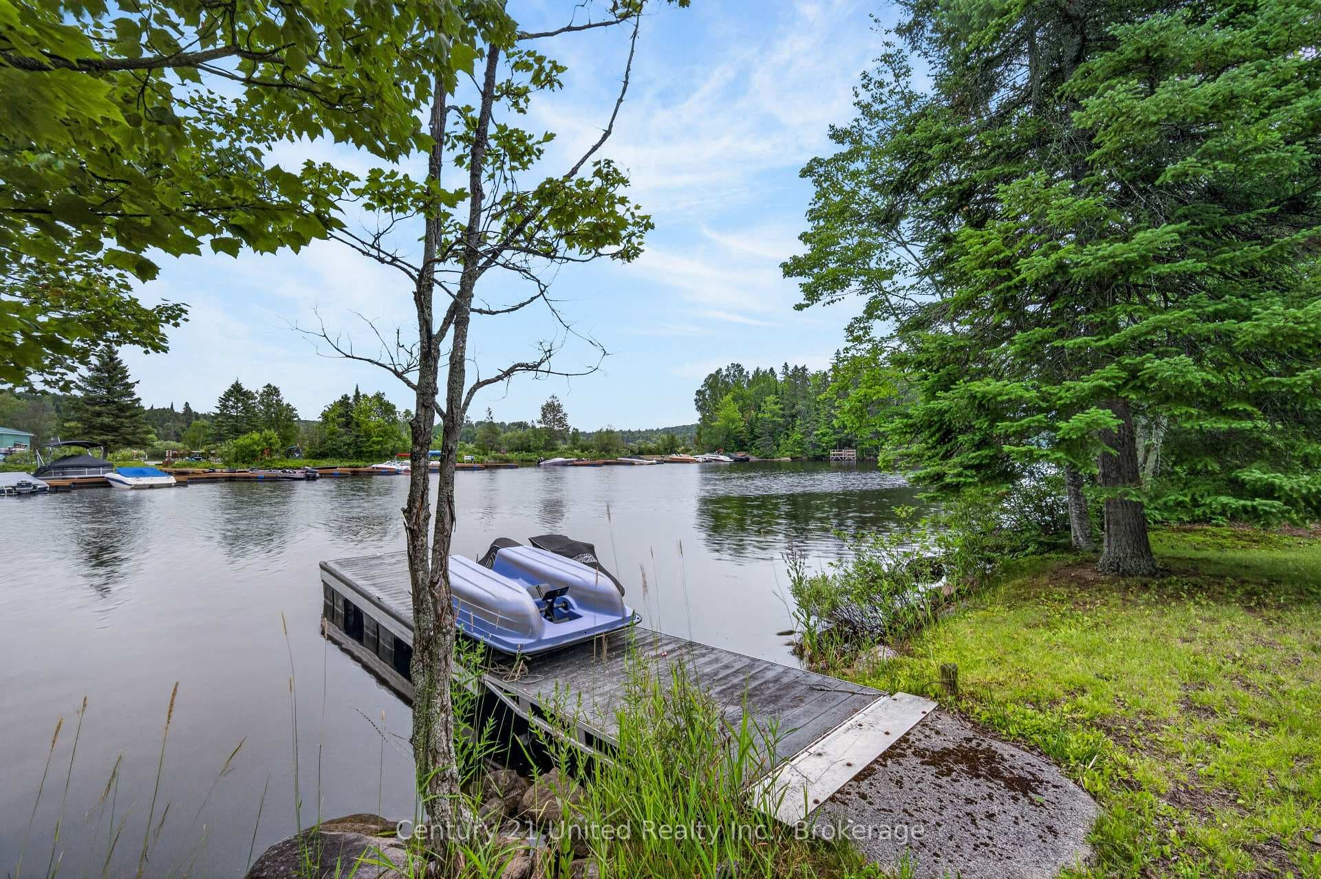 1047 Redwood Lane photo 8