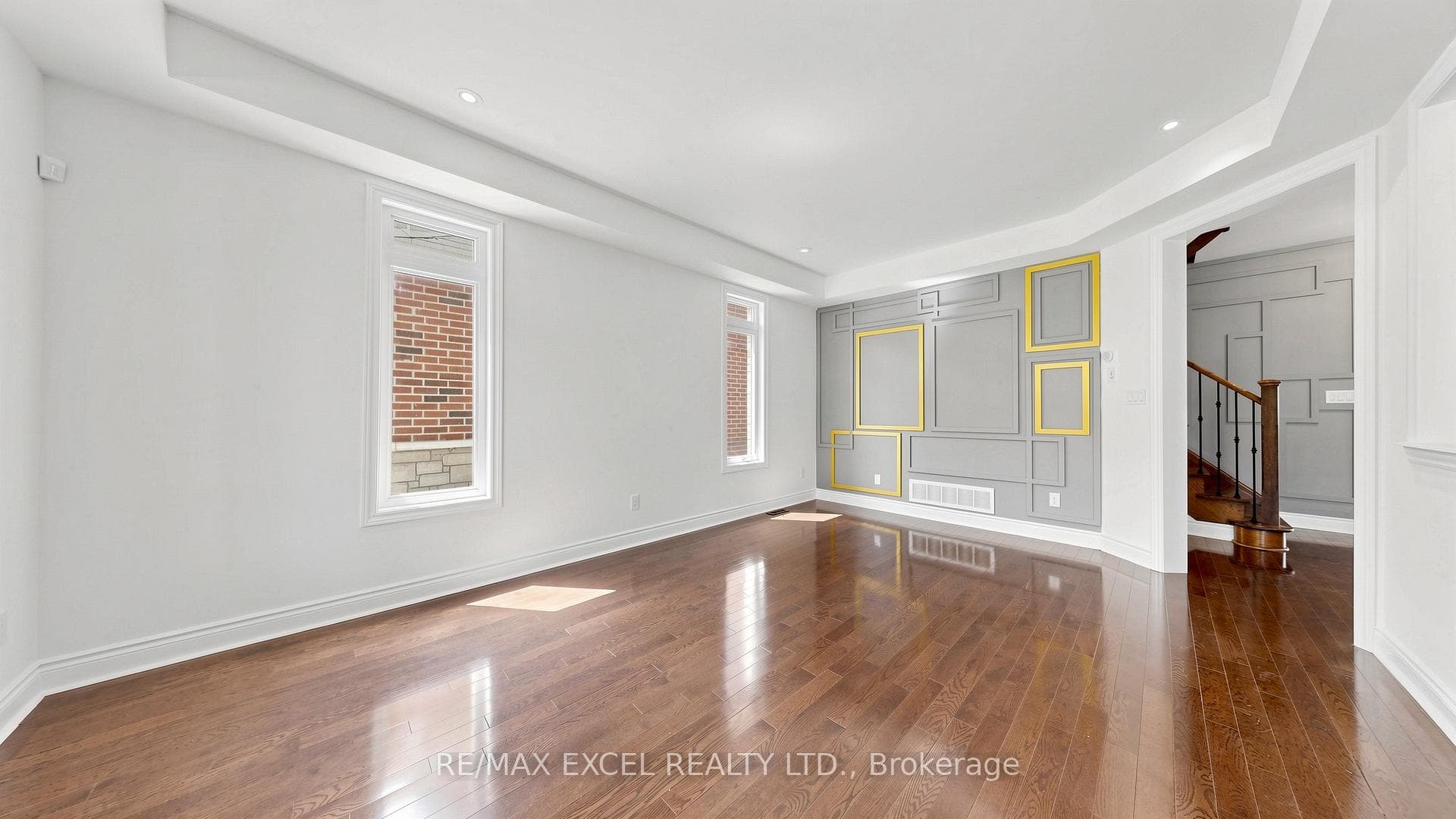 1062 Blackhall Crescent photo 8