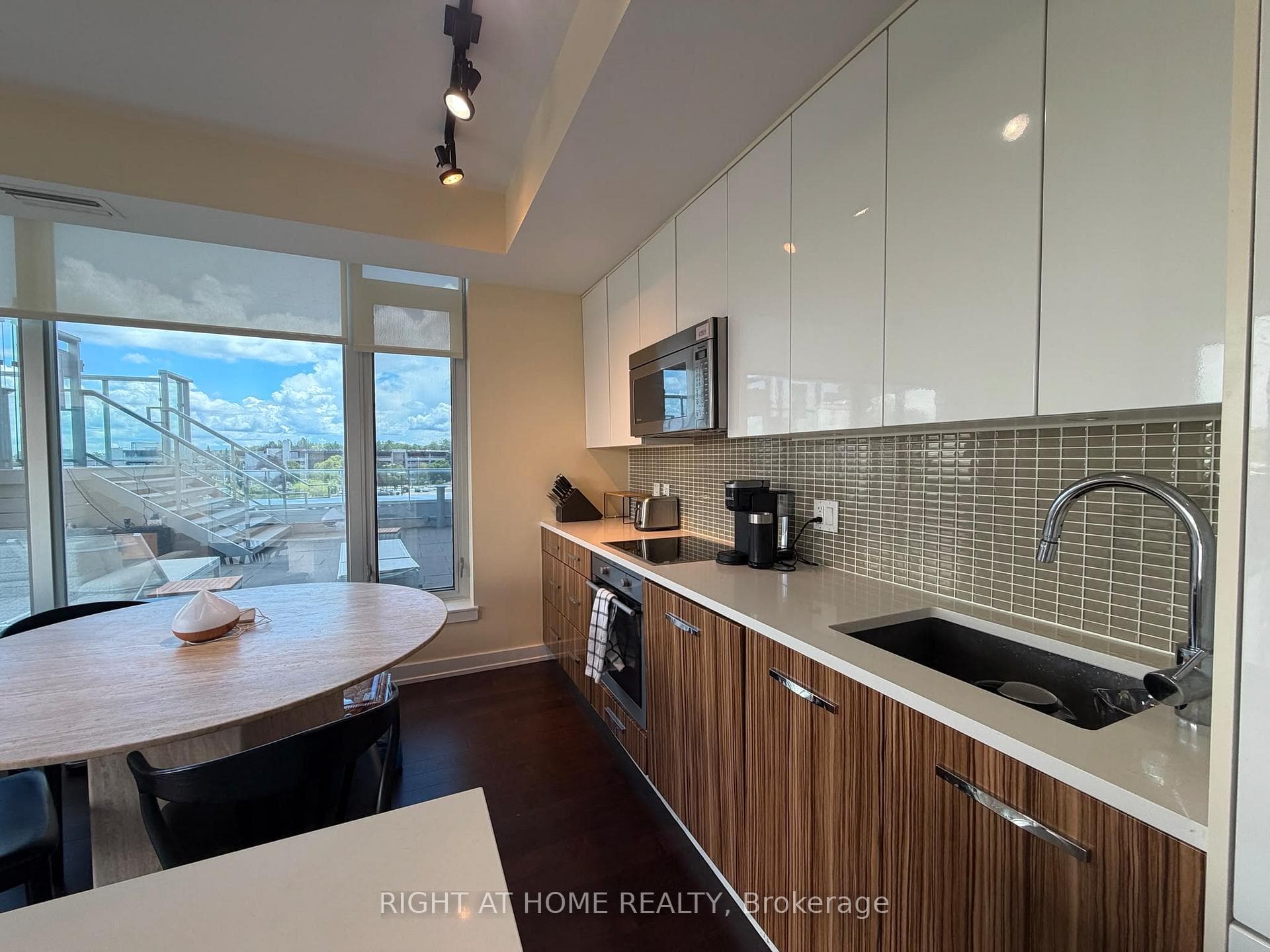 111 Champagne Avenue Unit 309 photo 10