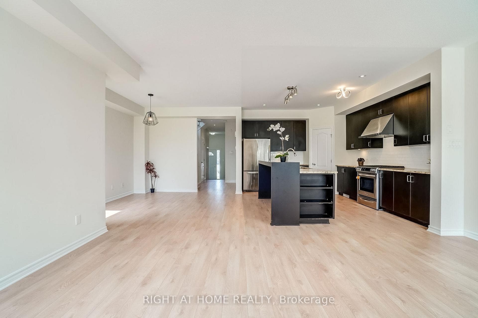 1074 Northgraves Crescent photo 13