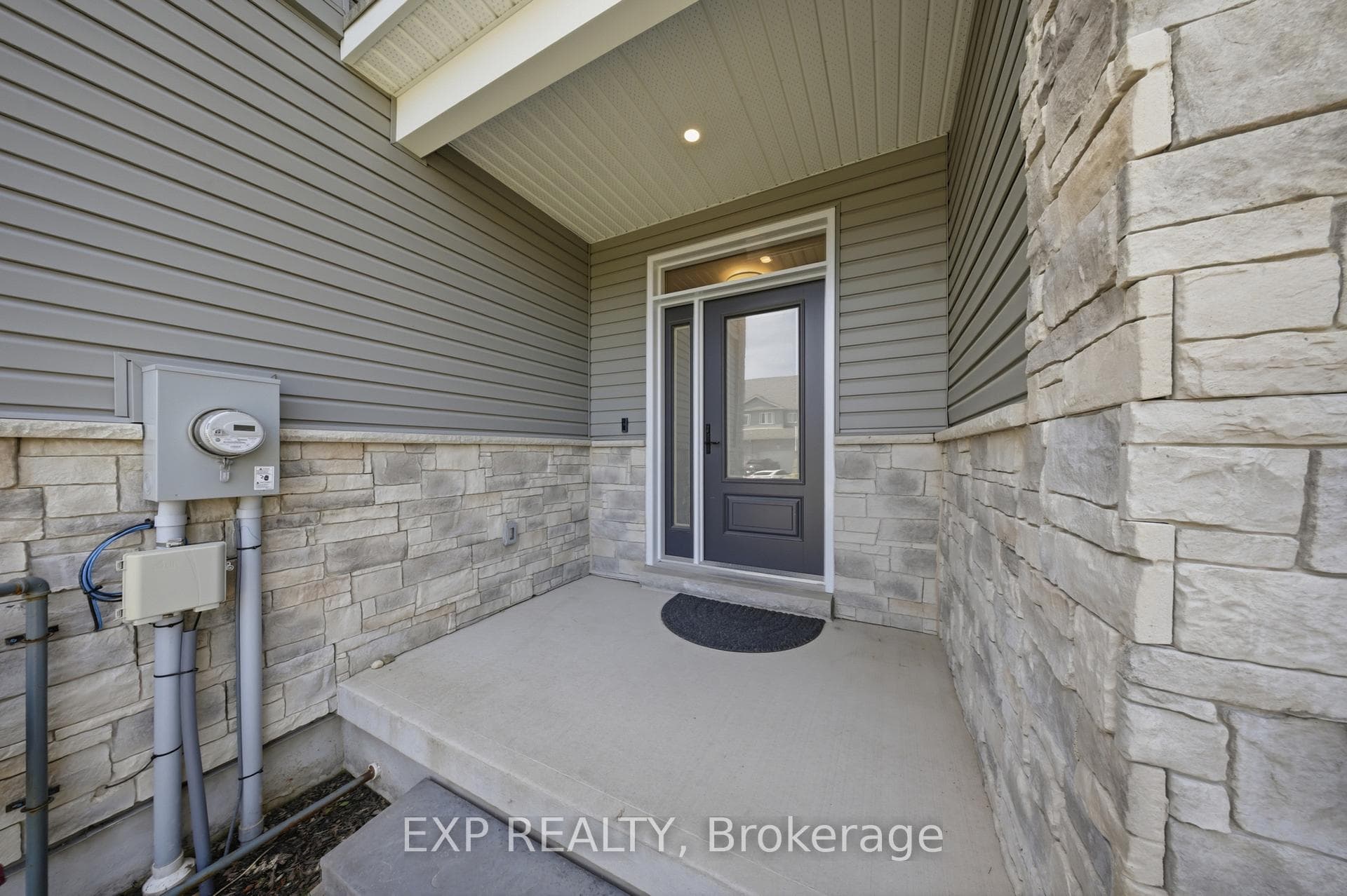 107 Stephenson Way photo 4