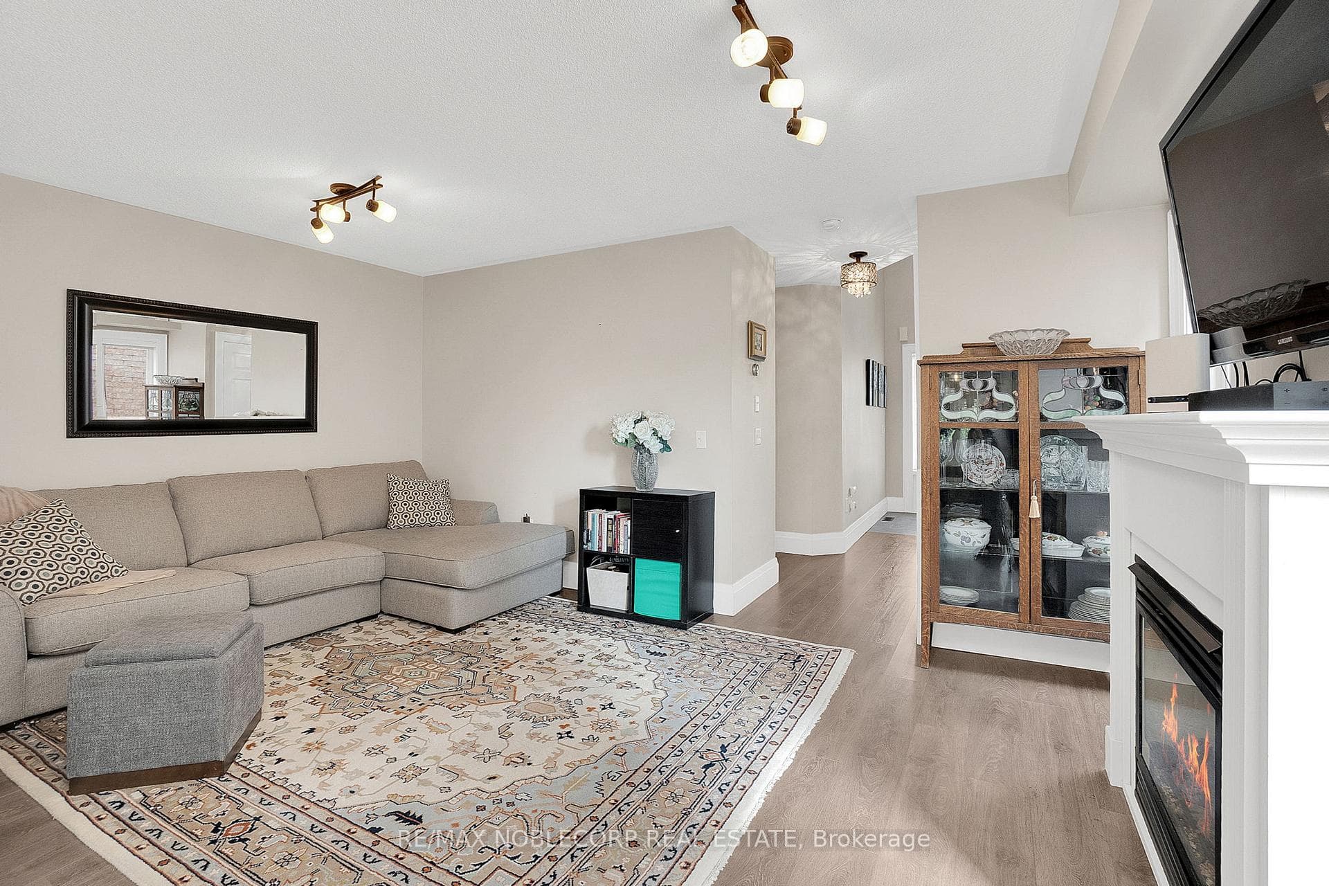 57 Senator Way photo 19