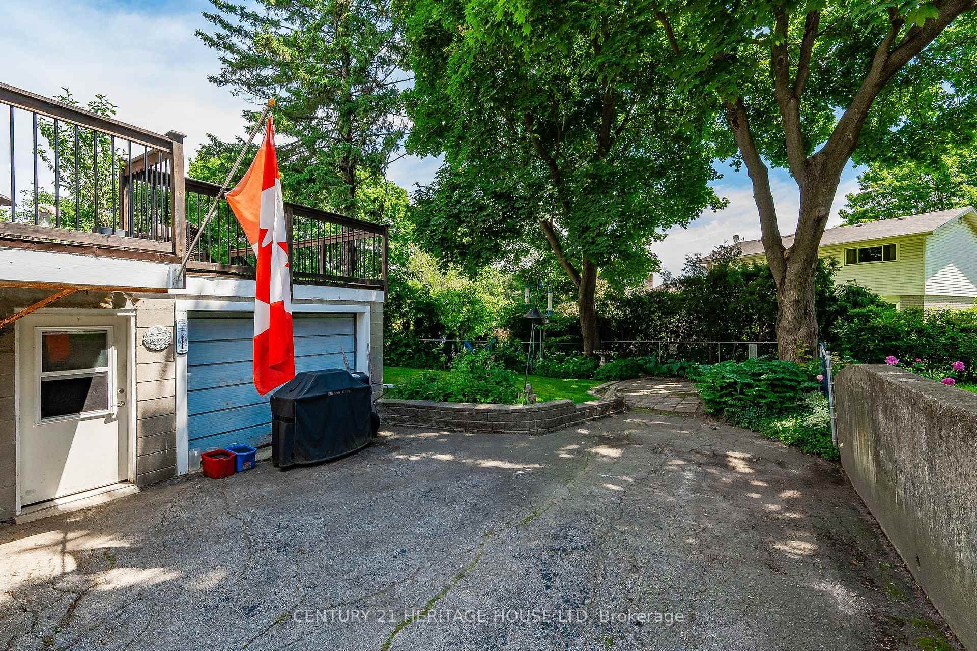 14 Torrance Crescent photo 29