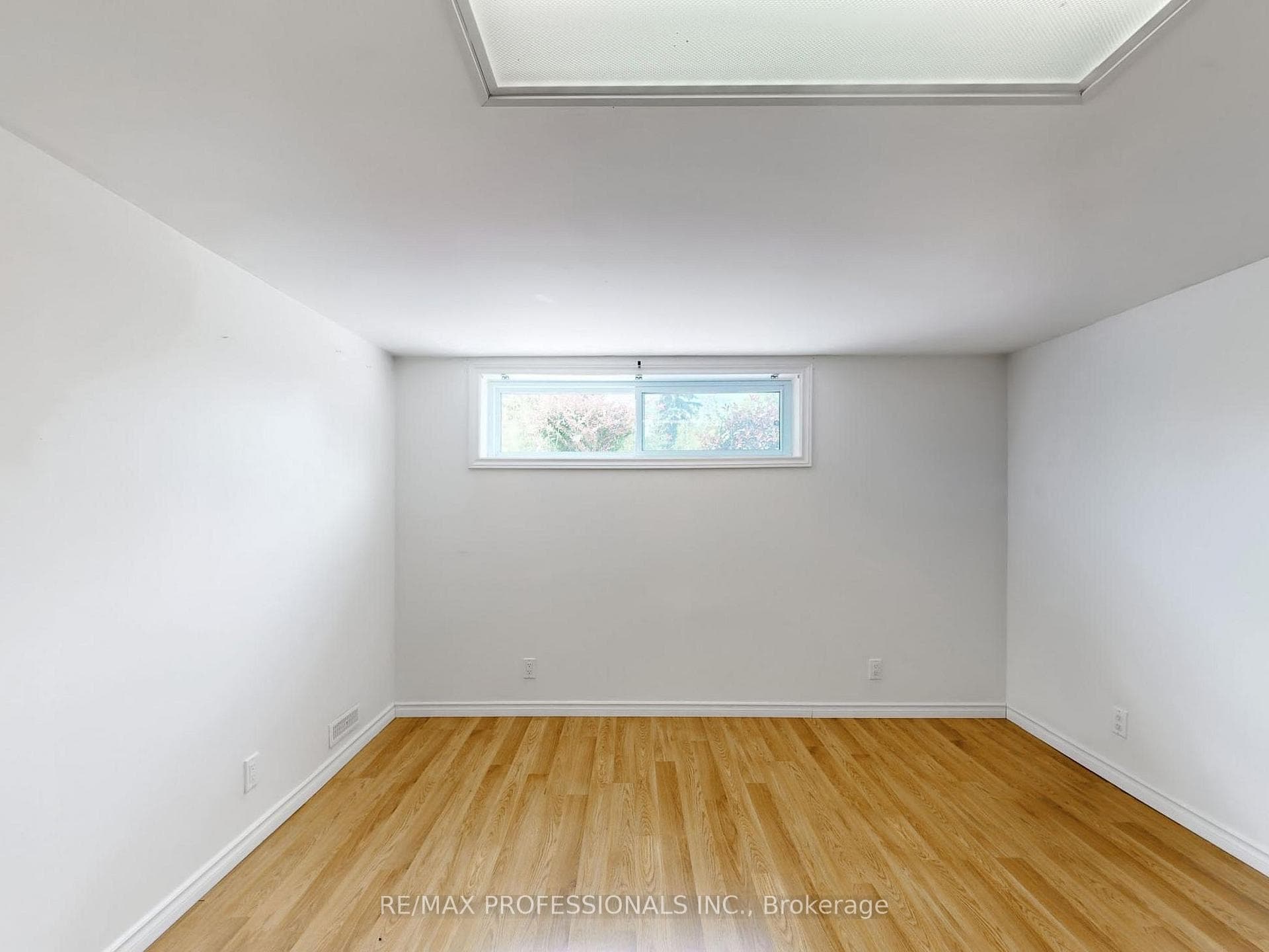 44 Bailey Crescent photo 23
