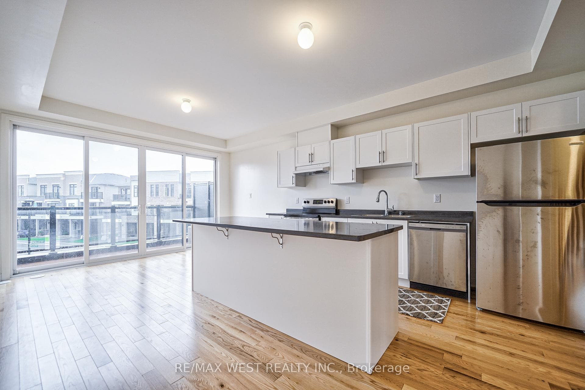 1495 Green Road photo 11