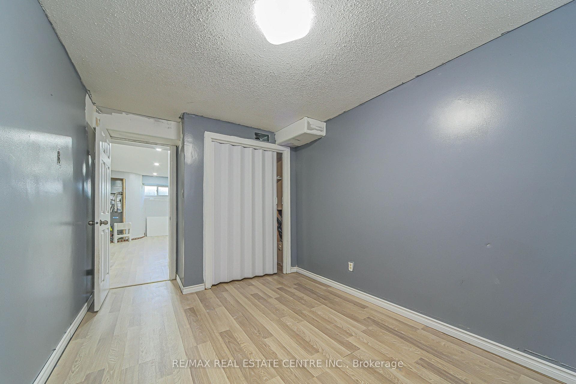 701 Cricklewood Drive photo 33