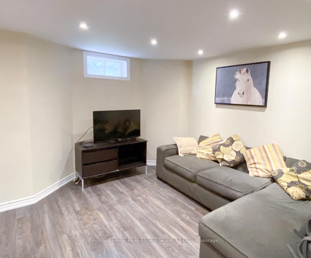 60 Osprey Drive Unit Bsmt photo 4