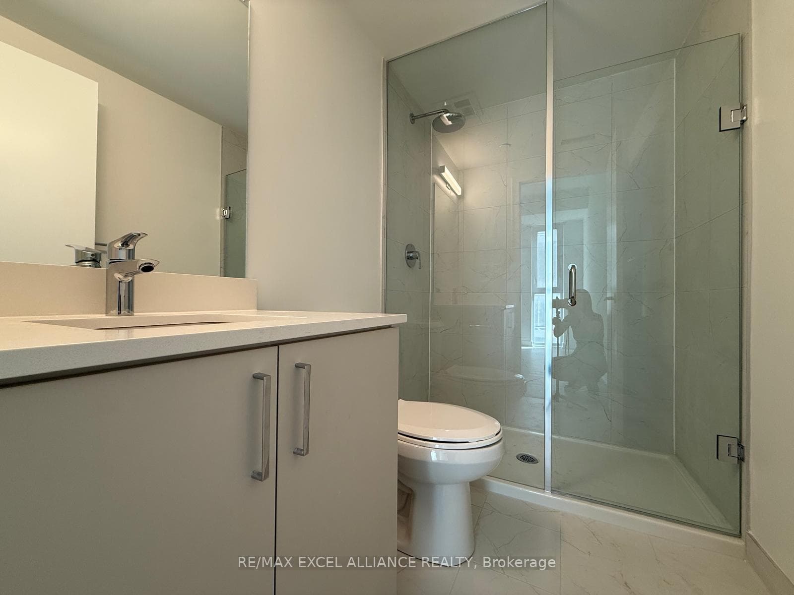1005 Dundas Street Unit 605 photo 11