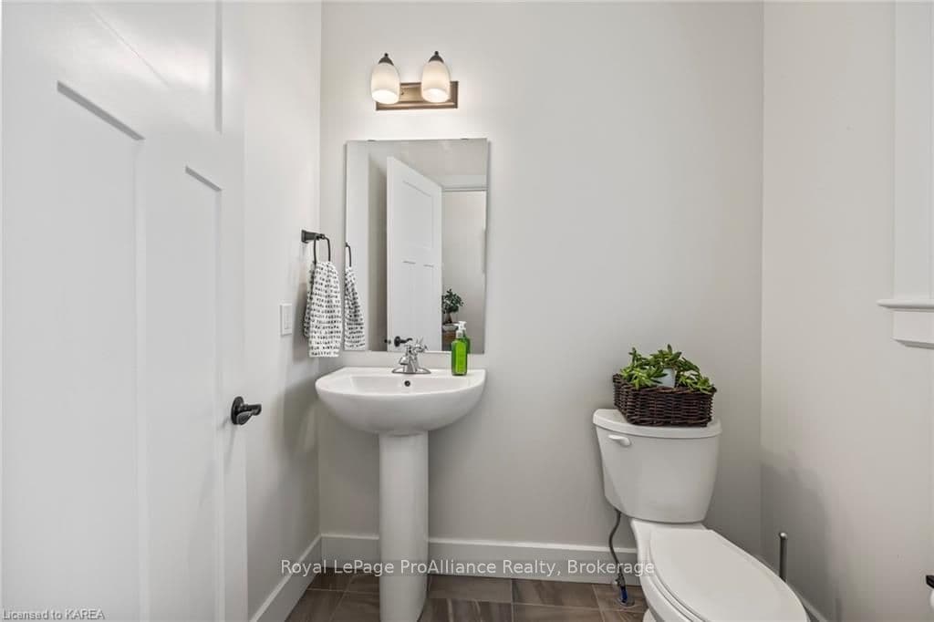 150 DR RICHARD JAMES Crescent photo 12