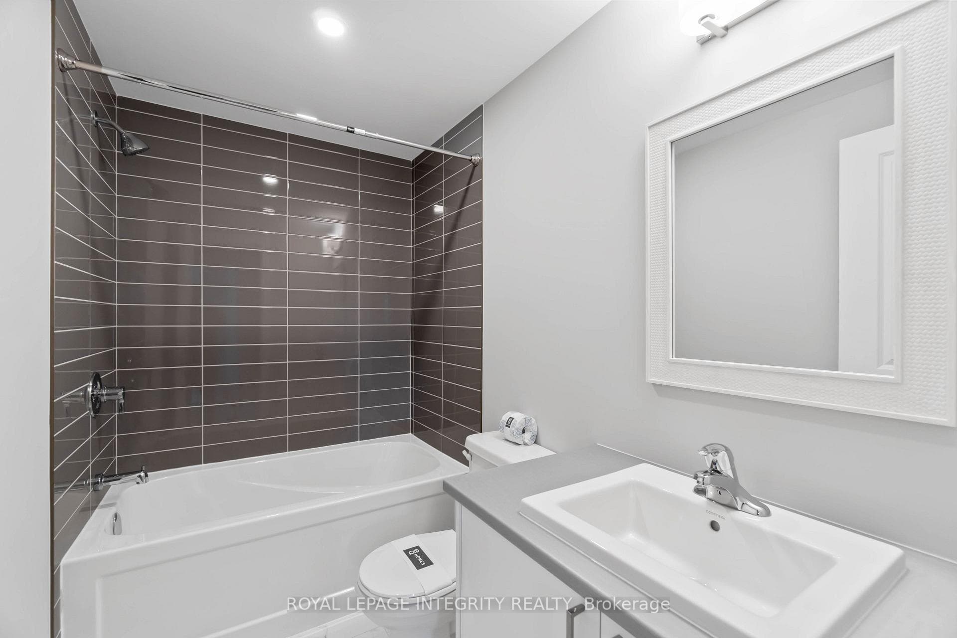 634 Fisher Street photo 30